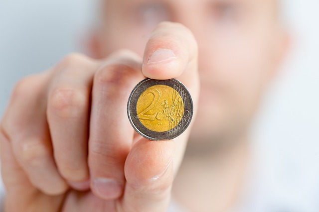 Jak wymienić złotówki na euro? Jak wymienić złotówki na euro?