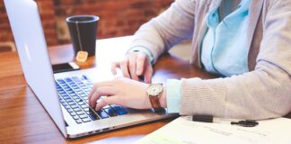 Czy pracodawca musi zapewnić monitor?