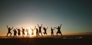 Jakie wykształcenie musi mieć pomoc nauczyciela?