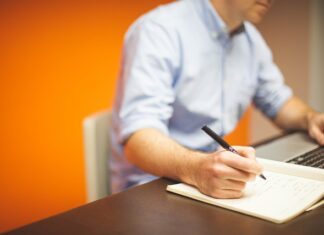 Dlaczego warto pracować w handlu?