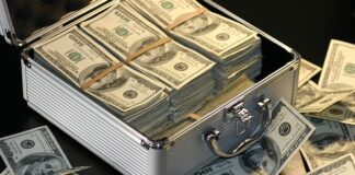 Ile zarabia przedstawiciel handlowy?