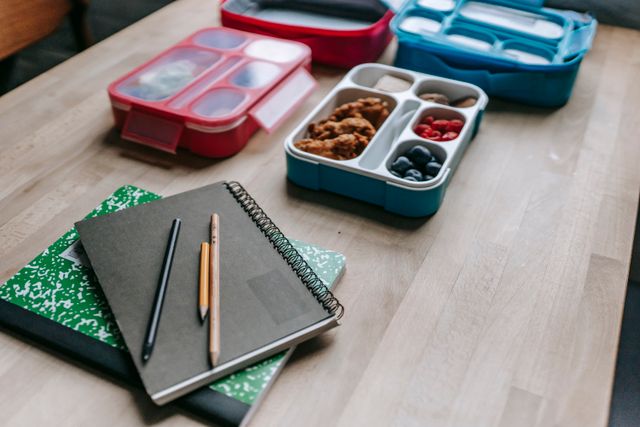 pexels-katerina-holmes-5905679 lunchbox